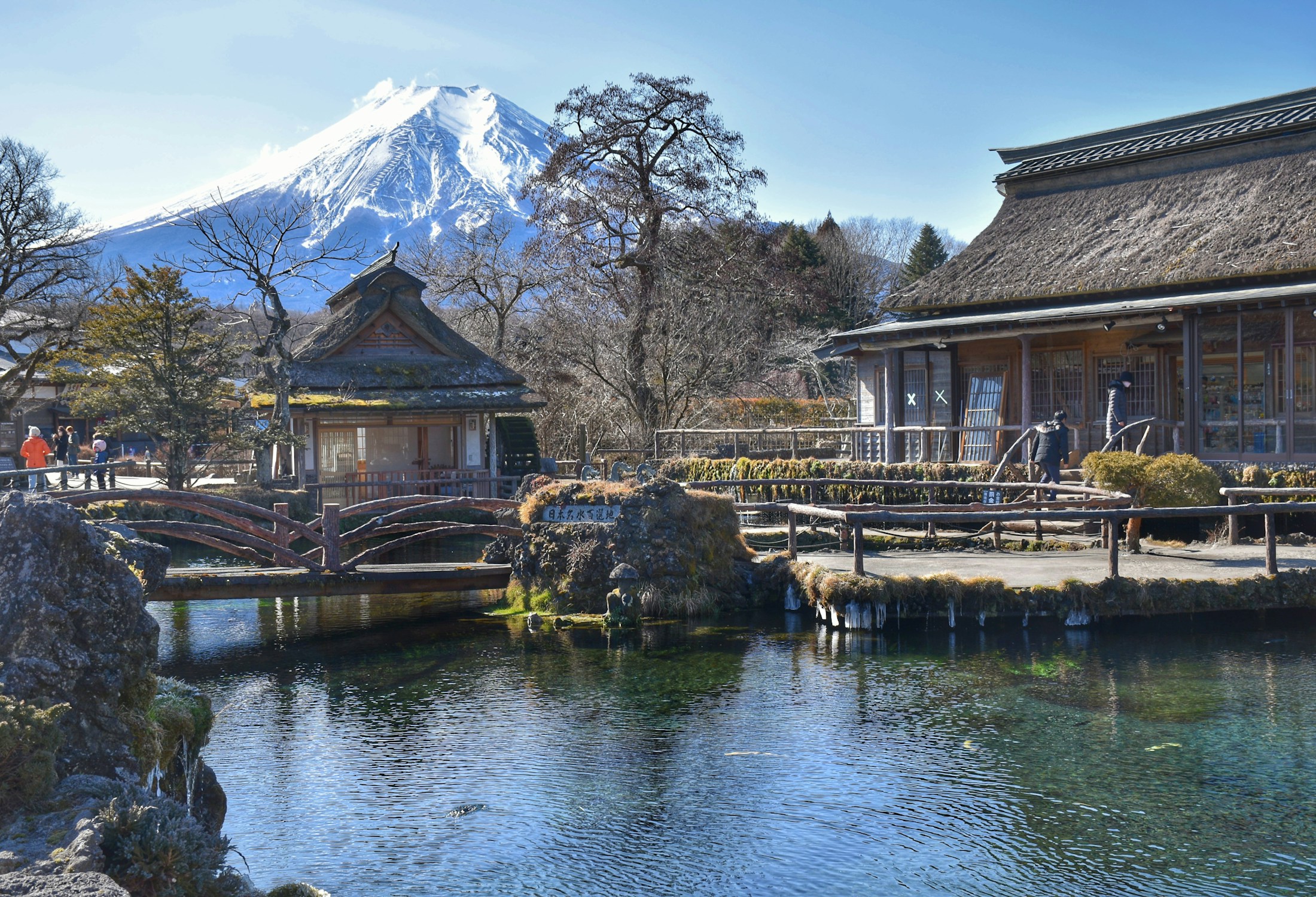 Mont Fuji et village traditionnel japonais